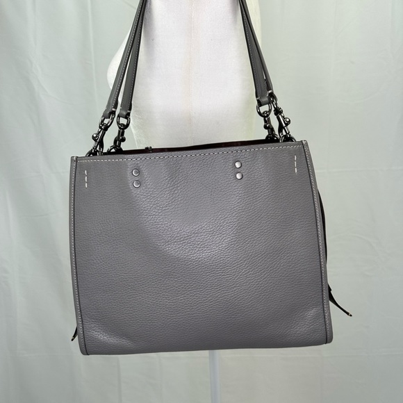 Coach Rouge - Picture 4 of 16